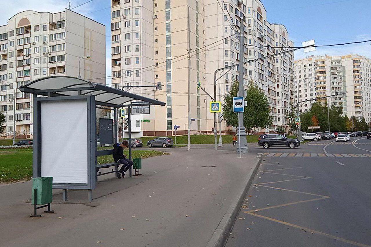 Фотография рекламного носителя, тип: Остановка 1.8x1.2, адрес: Лазарева Адмирала ул., ост. "Лазарева Адмирала ул.", Москва, Россия. Сторона Б №929244