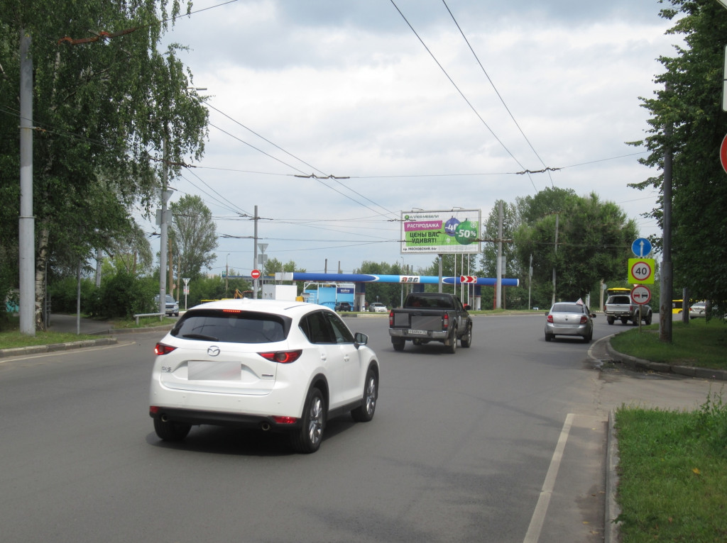 Фотография рекламного носителя, тип: Билборд 3x6, адрес: Гагарина ул., д.6 Х Институтская ул., Ярославль, Ярославская область, Россия. Сторона B1-B3 №832736