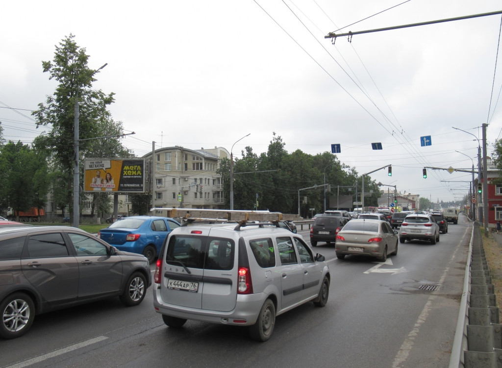 Фотография рекламного носителя, тип: Билборд 3x6, адрес: Московский пр-т. Х Наумова ул., справа при движении из центра, Ярославль, Ярославская область, Россия. Сторона Б1-Б3 №568867