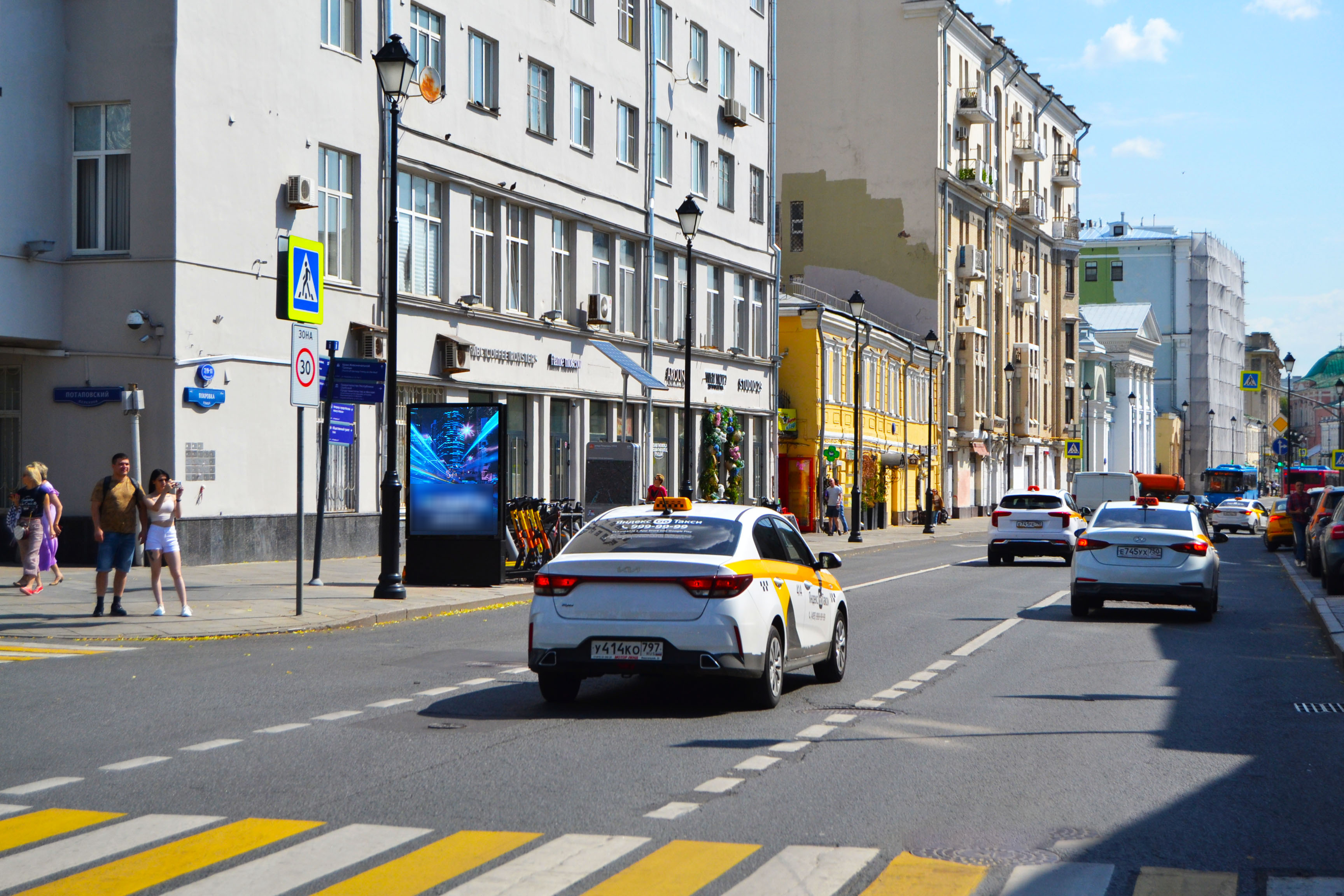 Фотография рекламного носителя, тип: Ситиформат 1.8x1.2, адрес: Покровка ул., д.7/9, Москва, Россия. Сторона A1-A10 №436752