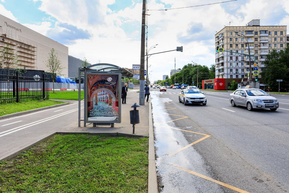 Фотография рекламного носителя, тип: Остановка 1.8x1.2, адрес: Мосфильмовская ул., д.22 н-в, Москва, Россия. Сторона Б №499456