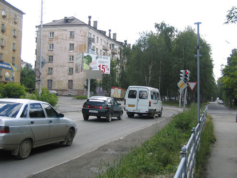 Фотография рекламного носителя, тип: Билборд 3x6, адрес: Первомайская ул., д.32 Х Карла Маркса ул., д.20, Нижний Тагил, Свердловская область, Россия. Сторона A №483738