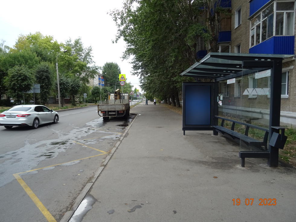 Фотография рекламного носителя, тип: Остановка 1.8x1.2, адрес: Гагарина ул., д.4, ост. Короленко ул., Казань, Республика Татарстан, Россия. Сторона A №1042772