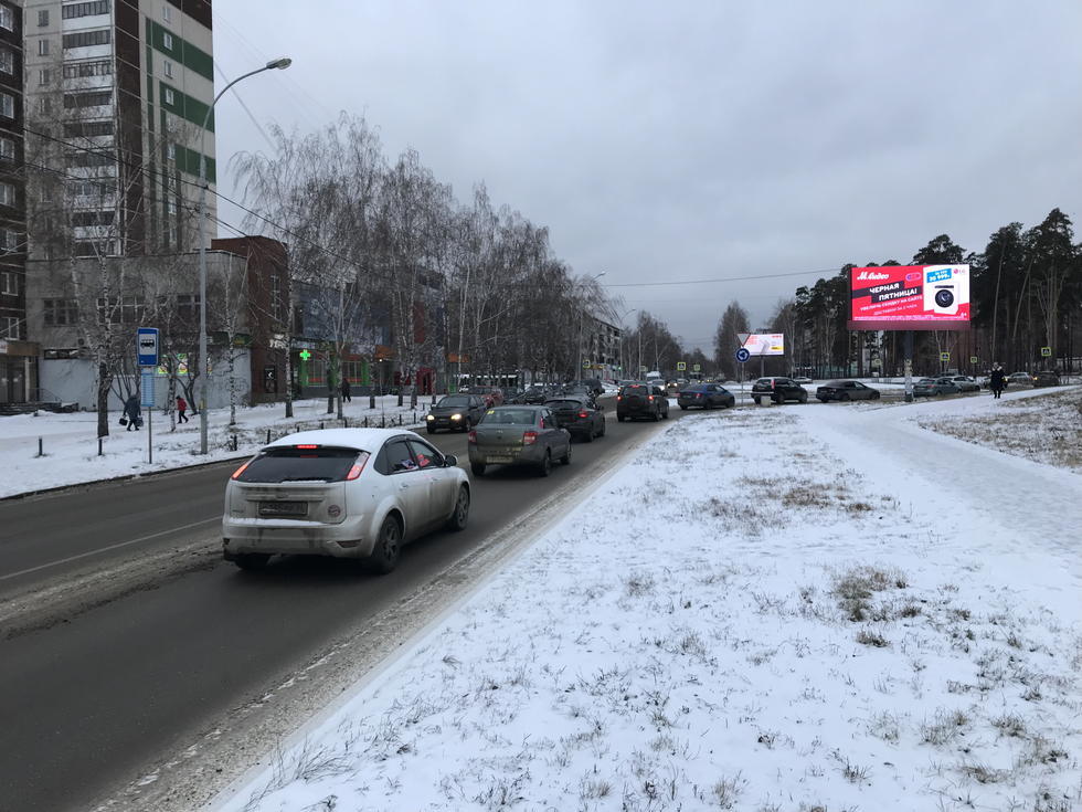 Фотография рекламного носителя, тип: Билборд 3x6, адрес: Академика Бардина ул., д.27 X Серафимы Дерябиной ул., Екатеринбург, Свердловская область, Россия. Сторона A1 №981459