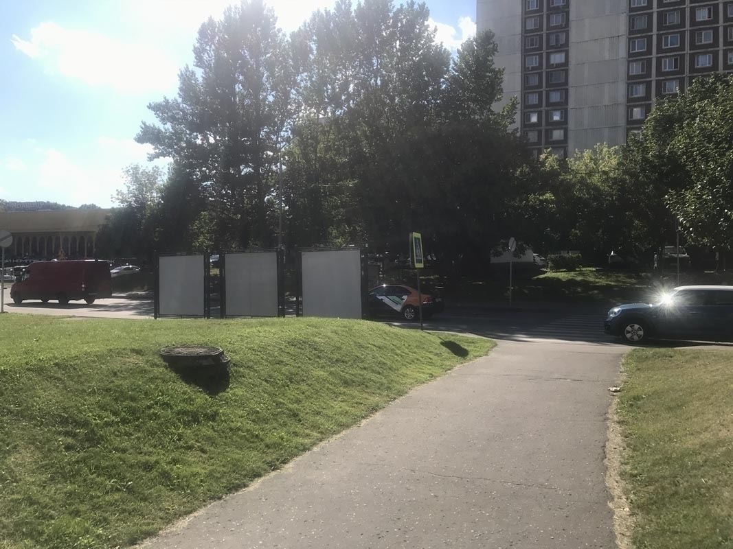 Фотография рекламного носителя, тип: Афиша 1.75x1.8, адрес: Академика Пилюгина ул., д.10, н-в, стенд 3, Москва, Россия. Сторона А2 №886502