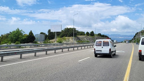 Фотография рекламного носителя, тип: Билборд 3x6, адрес: М-4 "Дон" а/д, 1 526 270м, Геленджик, Краснодарский край, Россия. Сторона B №962125