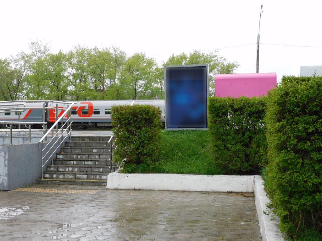 Фотография рекламного носителя, тип: Ситиформат 1.8x1.2, адрес: Магистральное ш., д.2, привокзальная пл., поз.4, Комсомольск-на-Амуре, Хабаровский край, Россия. Сторона А №987266