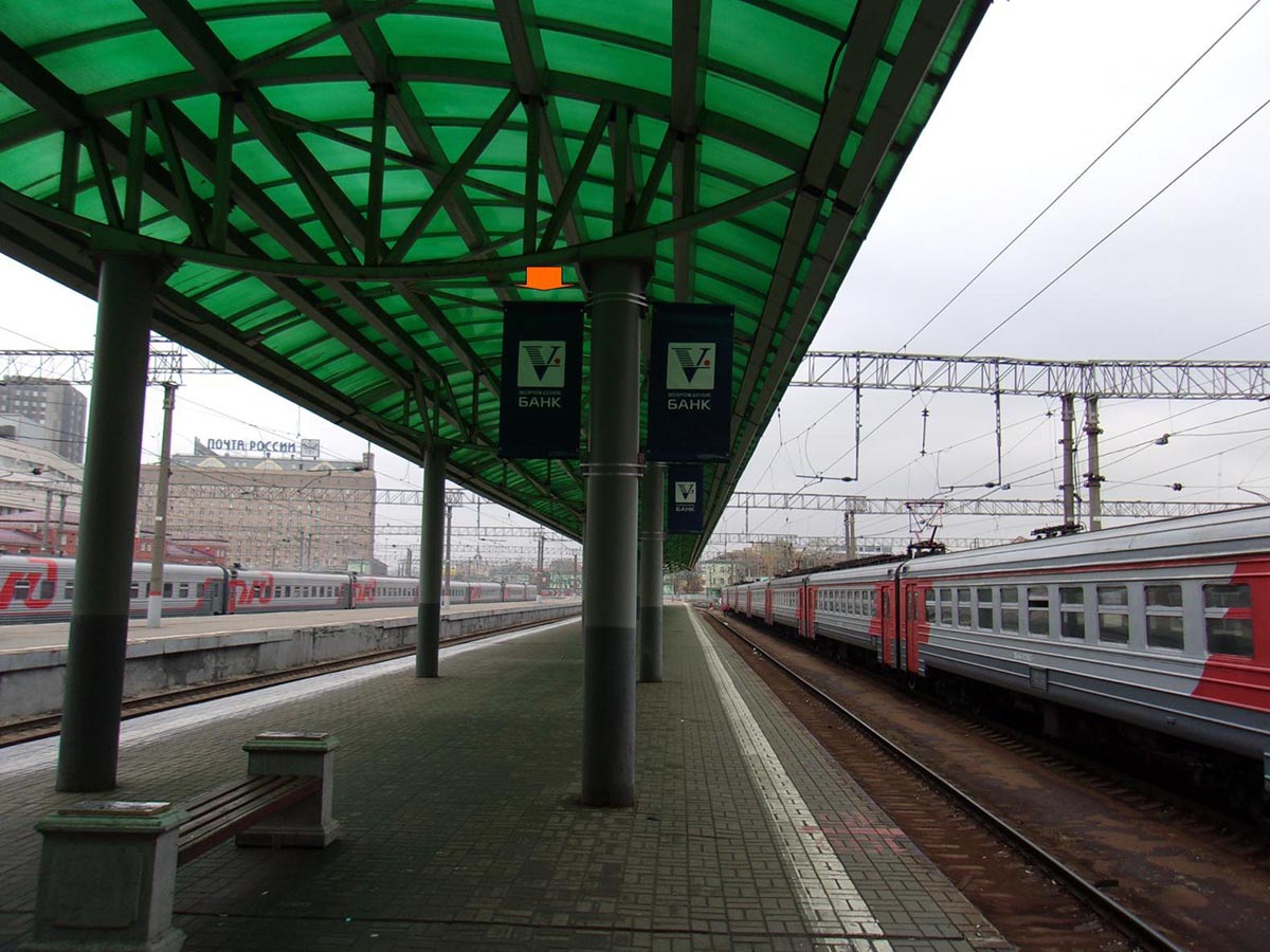 Фотография рекламного носителя, тип: Флаг, адрес: Комсомольская пл., д.2, путь №11, поз.17, Москва, Россия. Сторона А №985185