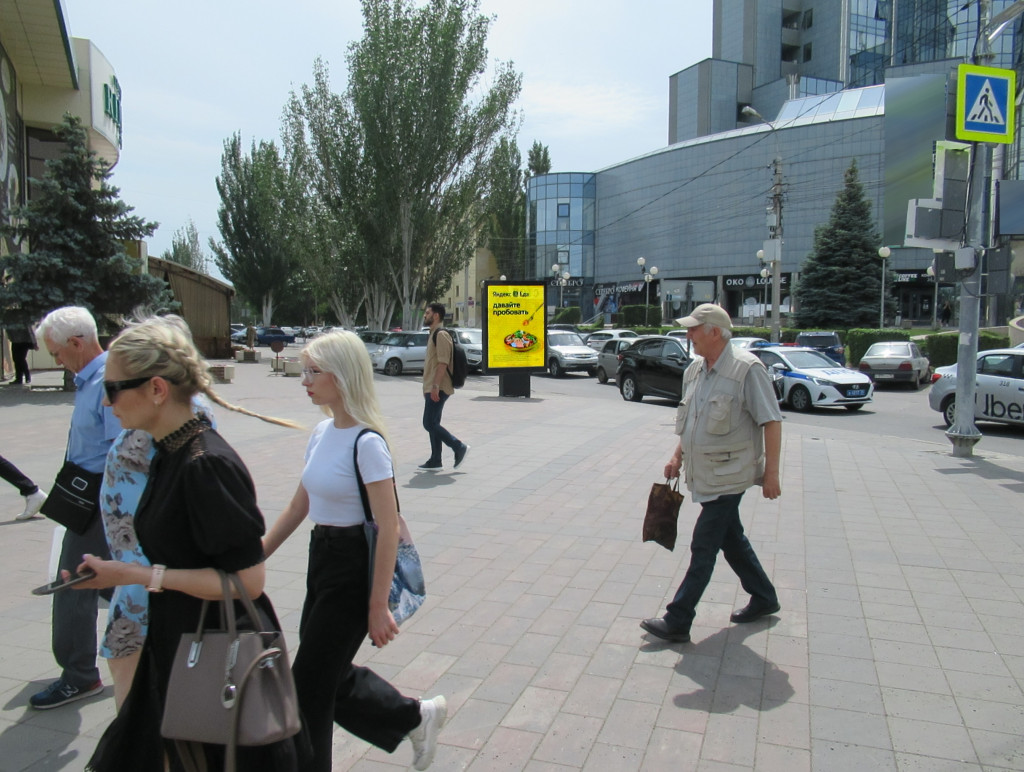 Фотография рекламного носителя, тип: Ситиформат 1.8x1.2, адрес: Калинина ул., д.6б, Волгоград, Волгоградская область, Россия. Сторона А12 №939998