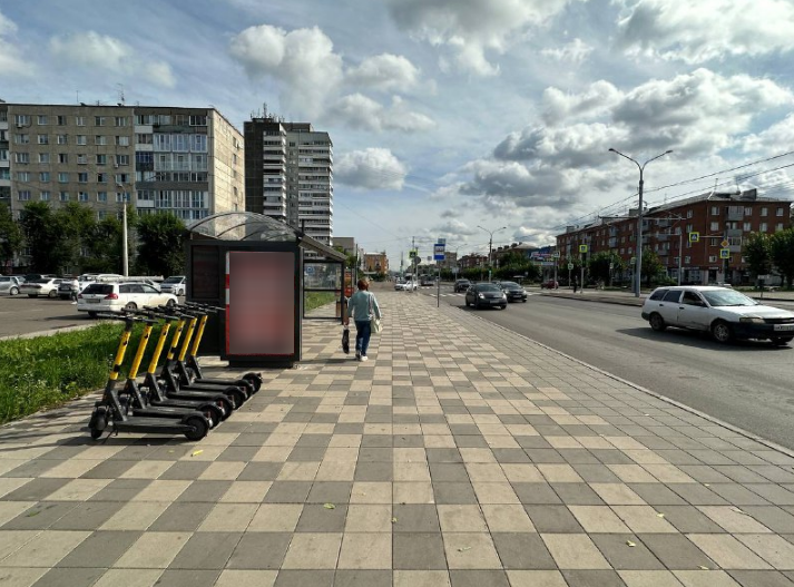 Фотография рекламного носителя, тип: Остановка 1.8x1.2, адрес: Красноярский рабочий пр-т., д.122, ост. ТЦ Красноярье, поз.2, Красноярск, Красноярский край, Россия. Сторона Б №1029633