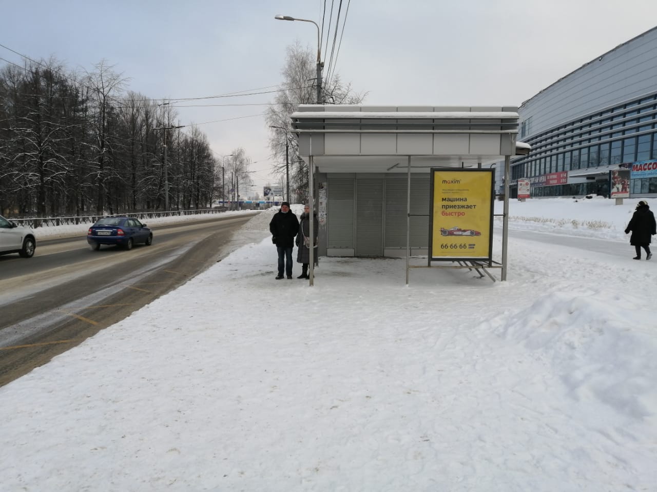 Фотография рекламного носителя, тип: Остановка 1.8x1.2, адрес: Гагарина ул., д.15, ост. Арена 2000, Ярославль, Ярославская область, Россия. Сторона А1 №1007667