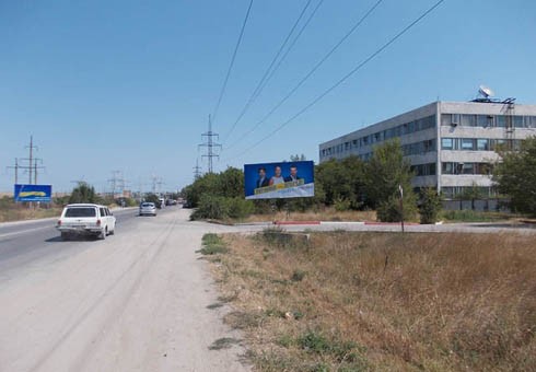 Фотография рекламного носителя, тип: Билборд 3x6, адрес: Керченское ш., АЗС, Феодосия, Республика Крым, Россия. Сторона A №457581