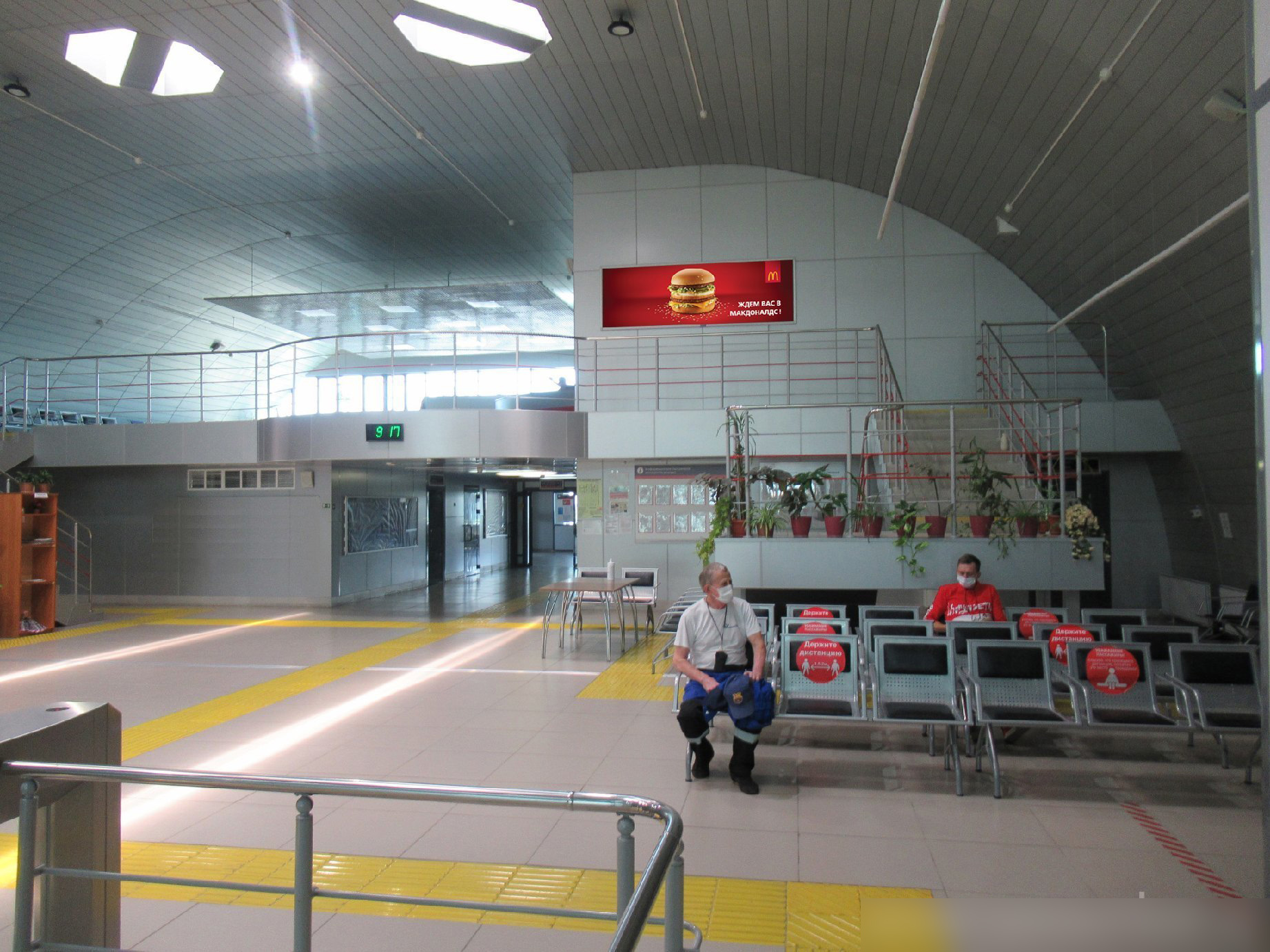 Фотография рекламного носителя, тип: Постер/баннер, адрес: ЖД вокзал «Казань», Большие Кабаны с., Выставочная ул., д.1, Казань, Республика Татарстан, Россия. Сторона/вариант А №990798