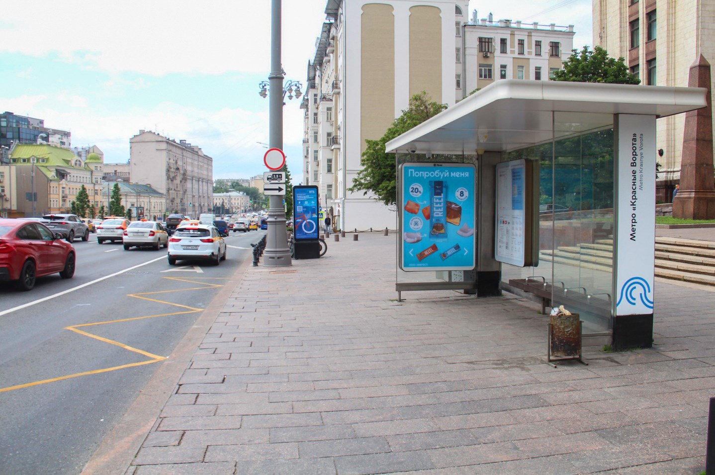 Фотография рекламного носителя, тип: Остановка 1.8x1.2, адрес: Садовая-Черногрязская ул., д.21/1, Москва, Россия. Сторона А1 №706781