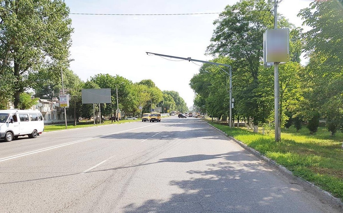 Фотография рекламного носителя, тип: Панель-кронштейн, адрес: Калинина ул., д.111, Георгиевск, Ставропольский край, Россия. Сторона A №1076171