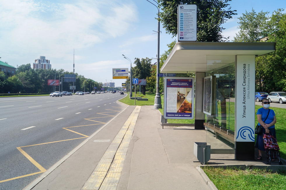 Фотография рекламного носителя, тип: Остановка 1.8x1.2, адрес: Кутузовский пр-т., д.76, Москва, Россия. Сторона А №556668