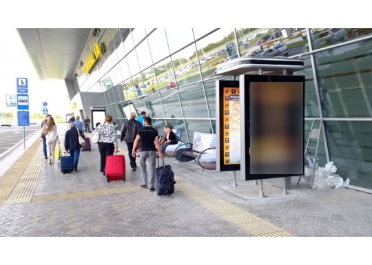 Фотография рекламного носителя, тип: Ситиформат 1.8x1.2, адрес: Аэропорт, вход в терминал 1А, поз.2, Казань, Республика Татарстан, Россия. Сторона А1 №488689