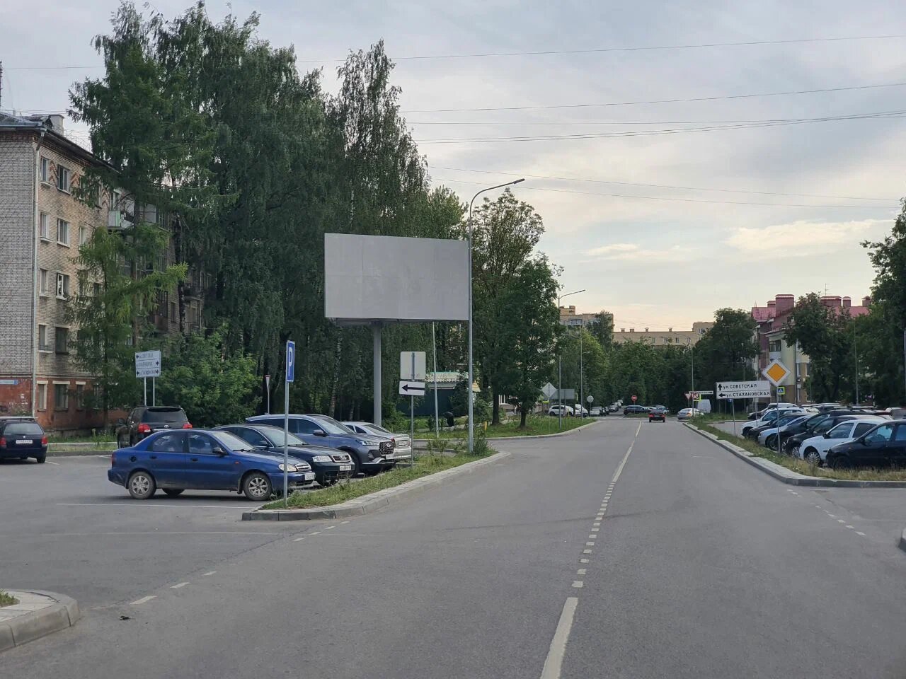 Фотография рекламного носителя, тип: Билборд 3x6, адрес: Я. Фабрициуса ул., д.5б, Псков, Псковская область, Россия. Сторона A №1077404