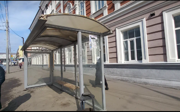 Фотография рекламного носителя, тип: Остановка 1.8x1.2, адрес: Московская ул. Х Аткарская ул., к вокзалу, Саратов, Саратовская область, Россия. Сторона А №585743