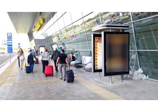 Фотография рекламного носителя, тип: Ситиформат 1.8x1.2, адрес: Аэропорт, вход в терминал 1А, поз.2, Казань, Республика Татарстан, Россия. Сторона Б №488688