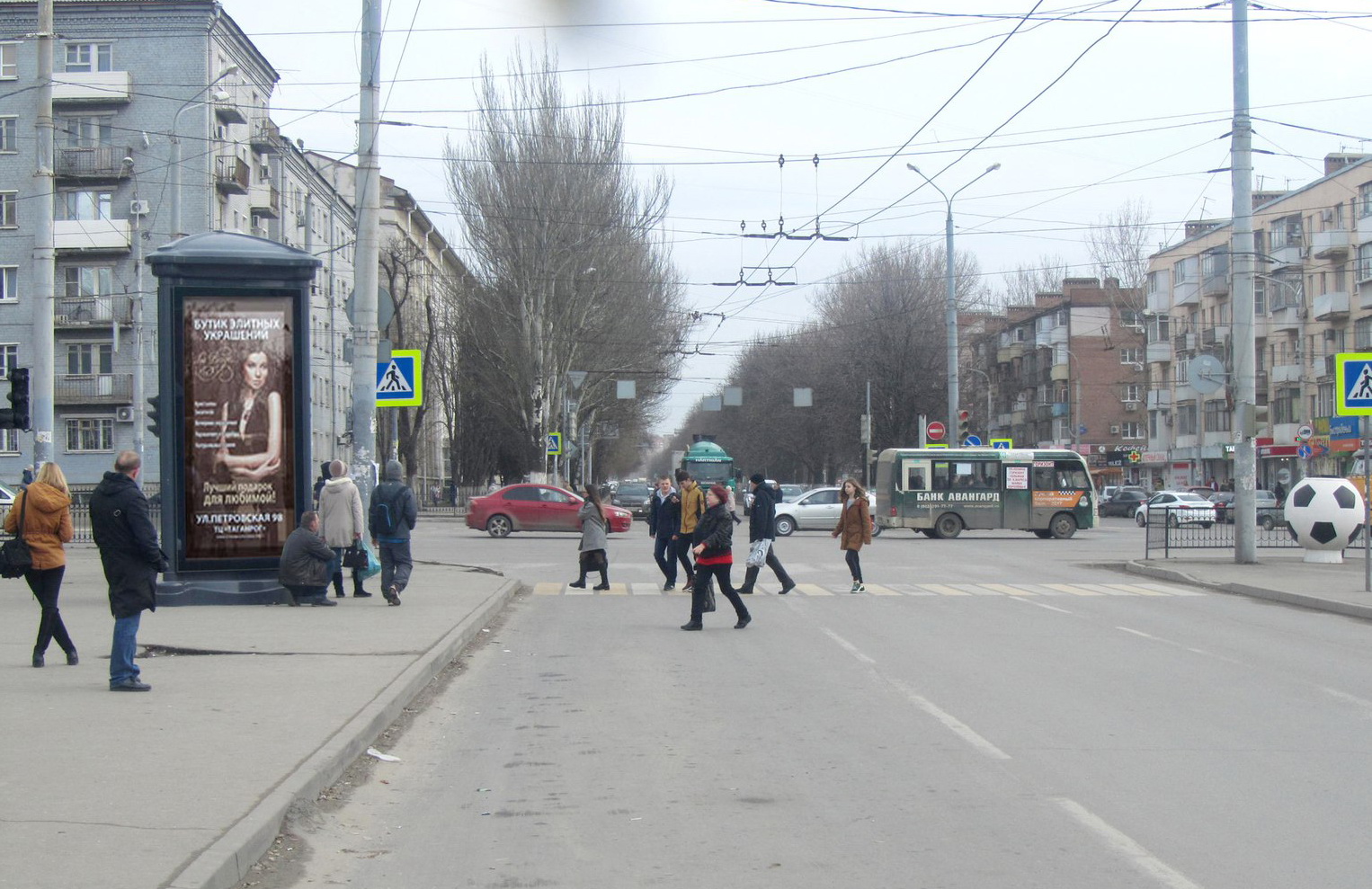 Фотография рекламного носителя, тип: Пиллар 3x1.4, адрес: Погодина ул., д.2-21 Х Ленина пр-т., Ростов-на-Дону, Ростовская область, Россия. Сторона Б №781984