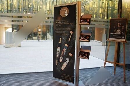 Фотография рекламного носителя, тип: Диспенсер листовок, адрес: Бизнес-центр «Quattro corti****», Почтамтская ул., д.3/5, Санкт-Петербург, Россия. Сторона/вариант №657398