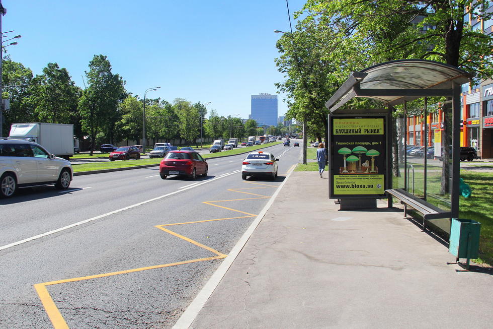 Фотография рекламного носителя, тип: Остановка 1.8x1.2, адрес: Профсоюзная ул., Москва, Россия. Сторона А №335073