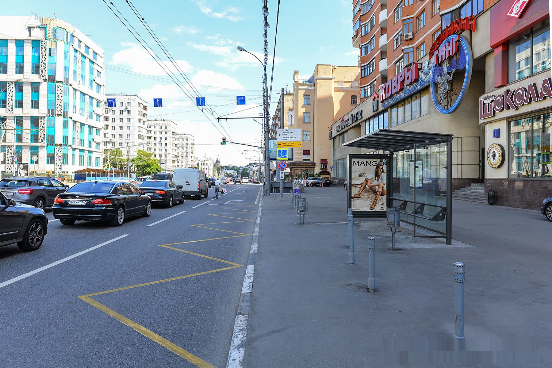 Фотография рекламного носителя, тип: Остановка 1.8x1.2, адрес: Красная Пресня ул., ост. Малая Грузинская ул., поз.3, Москва, Россия. Сторона А №334782