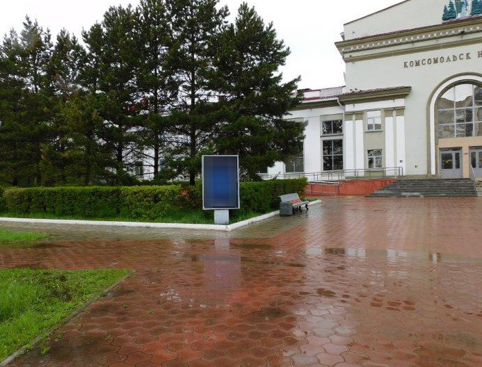 Фотография рекламного носителя, тип: Ситиформат 1.8x1.2, адрес: Магистральное ш., д.2, привокзальная пл., поз.2, Комсомольск-на-Амуре, Хабаровский край, Россия. Сторона А №987264