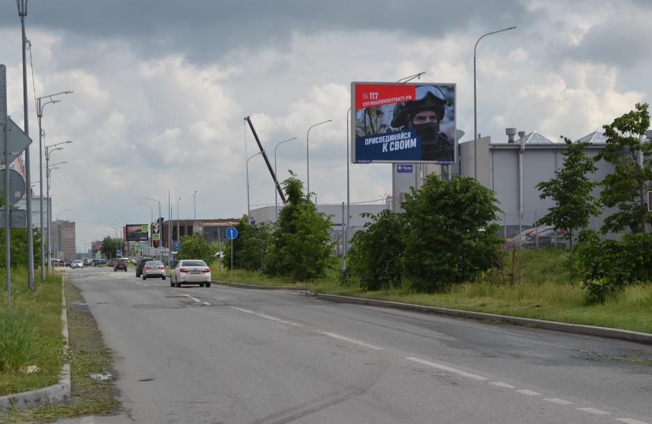 Фотография рекламного носителя, тип: Ситиборд 2.7x3.7, адрес: Николая Семенова ул., д.19, Тюмень, Тюменская область, Россия. Сторона А1 №1097524