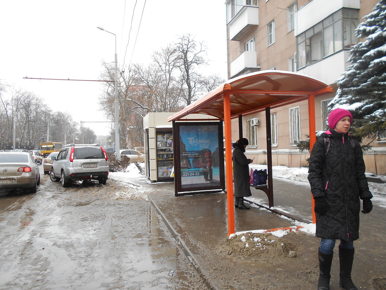 Фотография рекламного носителя, тип: Остановка 1.8x1.2, адрес: Ленина ул., ост. ВорР "Ленина/Поликлиника", поз.2, Ростов-на-Дону, Ростовская область, Россия. Сторона А №831679
