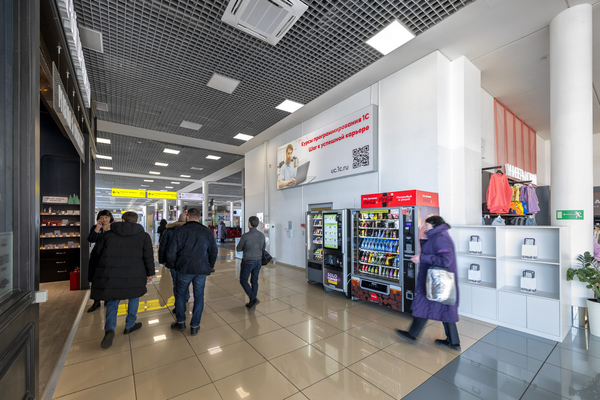 Фотография рекламного носителя, тип: Лайтбокс, адрес: Аэропорт «Международный аэропорт имени В.К. Арсеньева», Владимира Сайбеля ул., д.45, Владивосток, Приморский край, Россия. Сторона/вариант №1060755