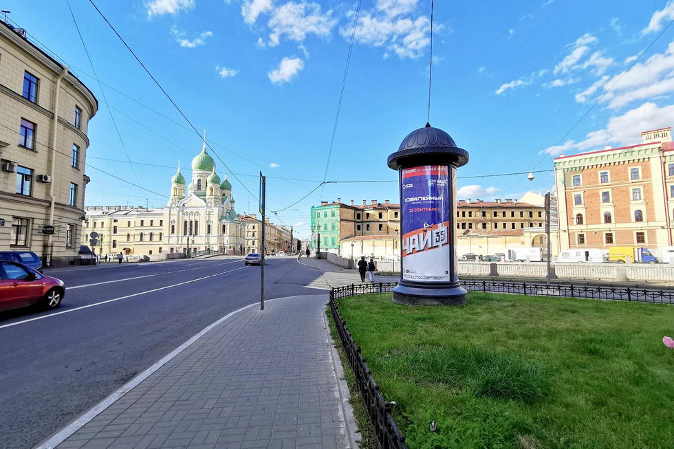 Фотография рекламного носителя, тип: Пиллар 3x1.4, адрес: Лермонтовский пр-т. Х Грибоедова канала наб., Санкт-Петербург, Россия. Сторона А №707002