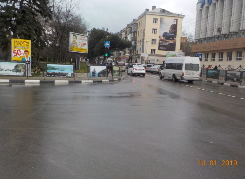 Фотография рекламного носителя, тип: Нестандартный ситиформат, адрес: Советов ул., д.19 Х Свободы пл., Новороссийск, Краснодарский край, Россия. Сторона А №702879