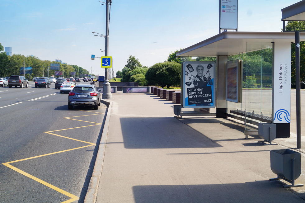 Фотография рекламного носителя, тип: Остановка 1.8x1.2, адрес: Кутузовский пр-т., ост. Парк Победы, поз.2, Москва, Россия. Сторона А №580032
