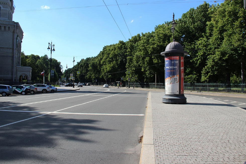 Фотография рекламного носителя, тип: Пиллар 3x1.4, адрес: Кирочная ул., д.43 Х Таврическая ул., Санкт-Петербург, Россия. Сторона А №658899