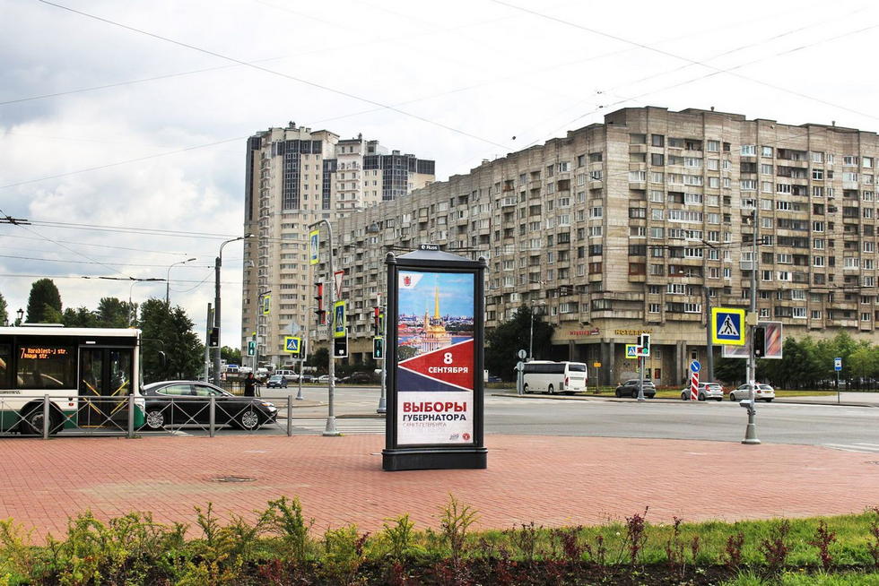 Фотография рекламного носителя, тип: Пиллар 3x1.4, адрес: Нахимова ул., д.15 Х Кораблестроителей ул., Санкт-Петербург, Россия. Сторона С №724913