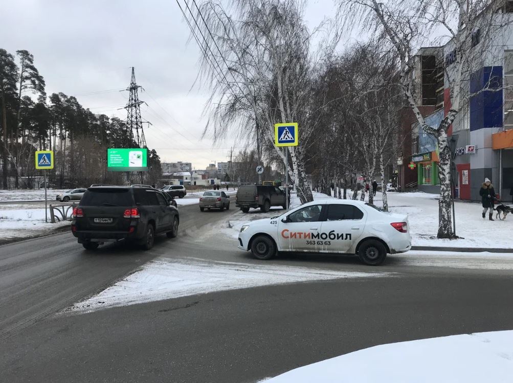 Фотография рекламного носителя, тип: Билборд 3x6, адрес: Академика Бардина ул., д.27 X Серафимы Дерябиной ул., Екатеринбург, Свердловская область, Россия. Сторона A2 №1051100