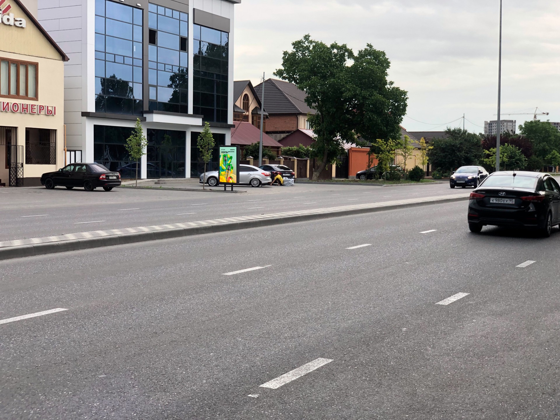 Фотография рекламного носителя, тип: Ситиформат 1.8x1.2, адрес: Жуковского ул., поз.13, Грозный, Республика Чечня, Россия. Сторона Б №1084423