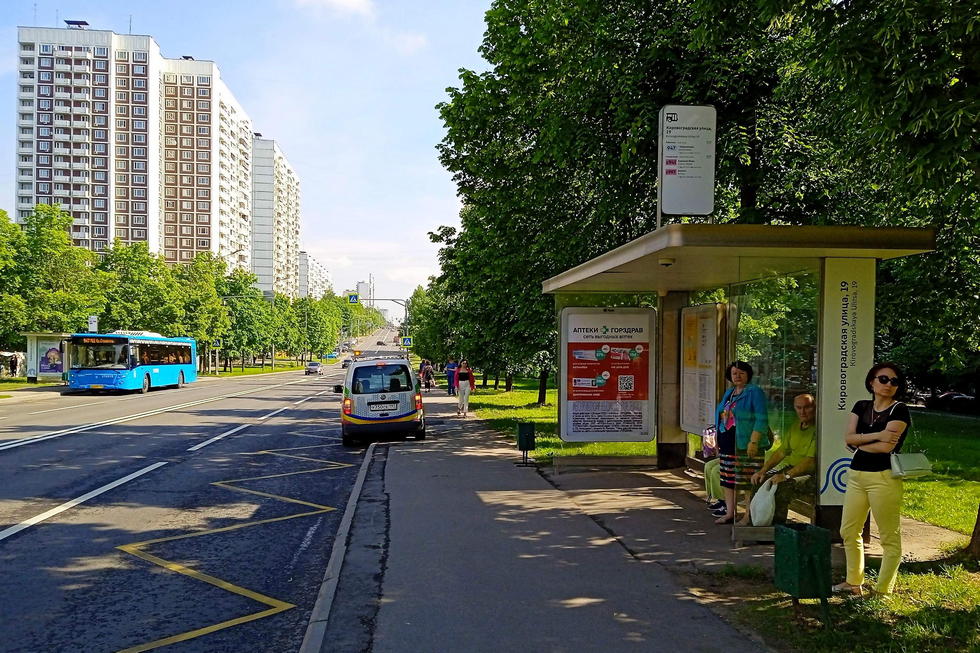 Фотография рекламного носителя, тип: Остановка 1.8x1.2, адрес: Кировоградская ул., д.19, корп.2, Москва, Россия. Сторона А №302598