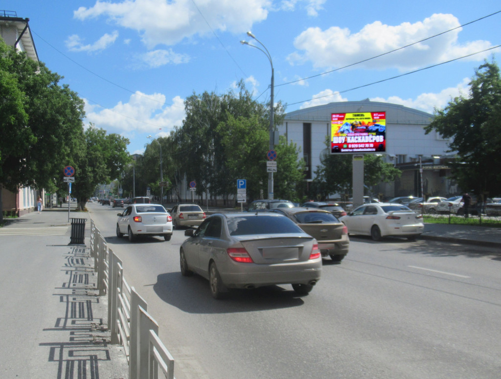 Фотография рекламного носителя, тип: Ситиборд 2.7x3.7, адрес: Ленина ул., д.60 Х Орджоникидзе ул., Тюмень, Тюменская область, Россия. Сторона А30 №981383