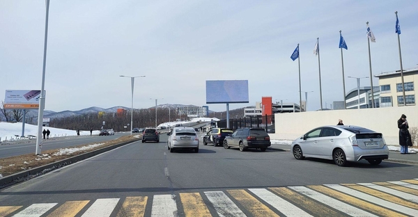 Фотография рекламного носителя, тип: Билборд 3x6, адрес: Русский о., ДВФУ, поз.2, Владивосток, Приморский край, Россия. Сторона А №1056642