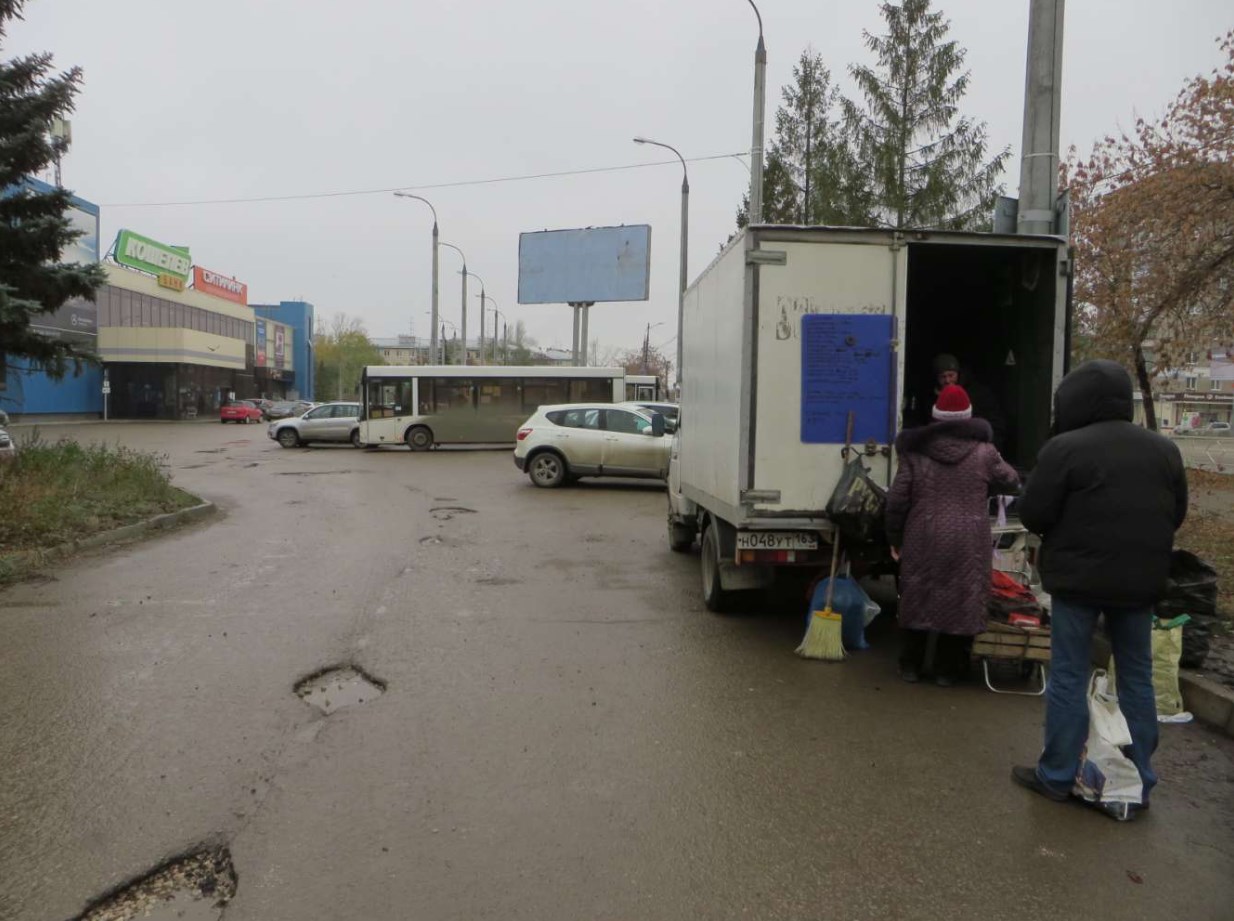 Фотография рекламного носителя, тип: Билборд 3x6, адрес: Аэродромная ул., ТД Перекресток, Самара, Самарская область, Россия. Сторона B №660892