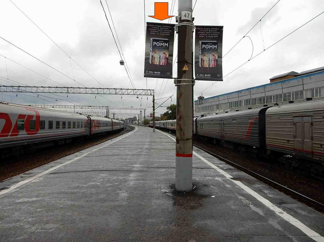 Фотография рекламного носителя, тип: Флаг, адрес: Комсомольская пл., д.5, путь №1А и №1, поз.165, Москва, Россия. Сторона А №987161