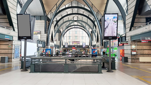 Фотография рекламного носителя, тип: Видеоэкран, адрес: ЖД вокзал «Ладожский», Заневский пр-т., д.73, Санкт-Петербург, Россия. Сторона/вариант A1-А10 №1060505