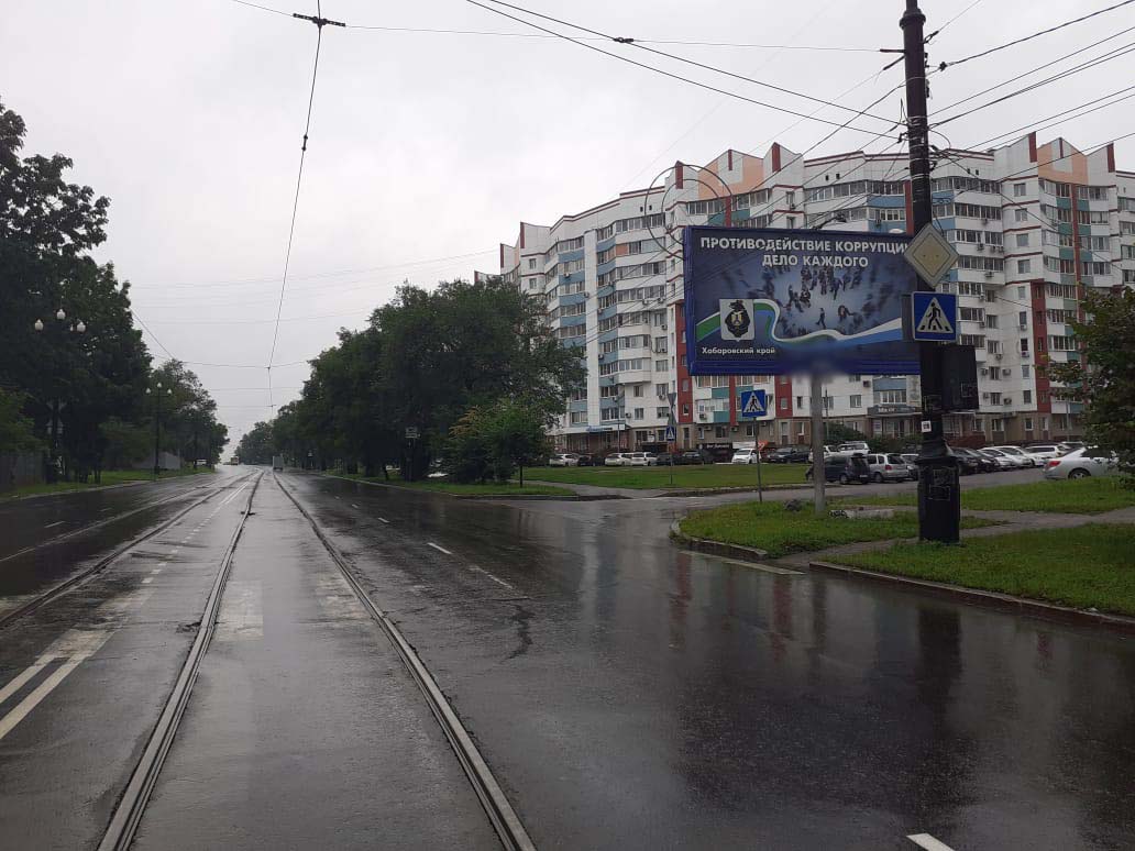 Фотография рекламного носителя, тип: Билборд 3x6, адрес: Шеронова ул., д.8, корп.2, Хабаровск, Хабаровский край, Россия. Сторона А №971547