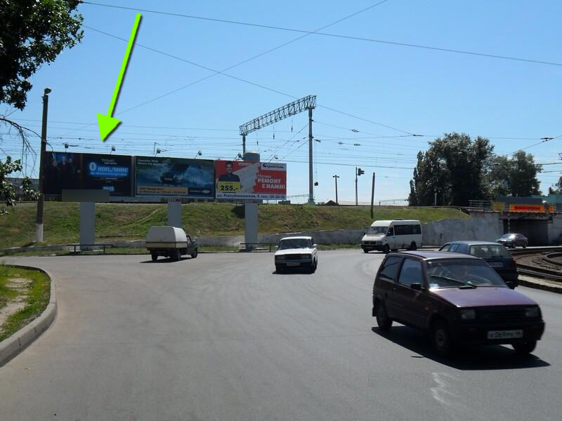 Фотография рекламного носителя, тип: Билборд 3x6, адрес: Маяковского ул., д.1, у поворота под ж/д мост, поз.1, Курск, Курская область, Россия. Сторона А1 №588102