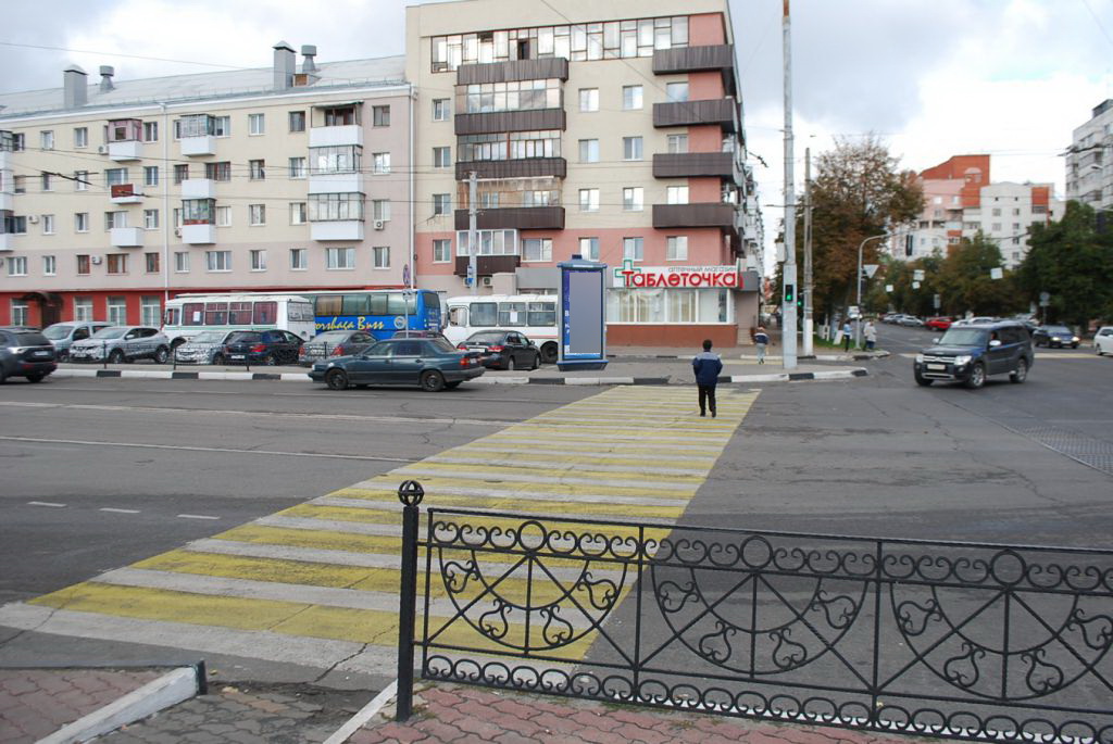 Фотография рекламного носителя, тип: Пиллар 3x1.4, адрес: Вокзальная ул., д.5, поз.1, Белгород, Белгородская область, Россия. Сторона A №507390