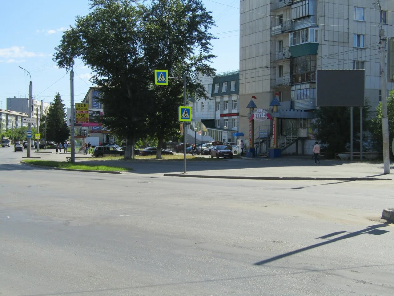 Фотография рекламного носителя, тип: Видеоэкран, адрес: К.Мяготина ул. Х 1 Мая ул., Курган, Курганская область, Россия. Сторона A1-A10 №871412