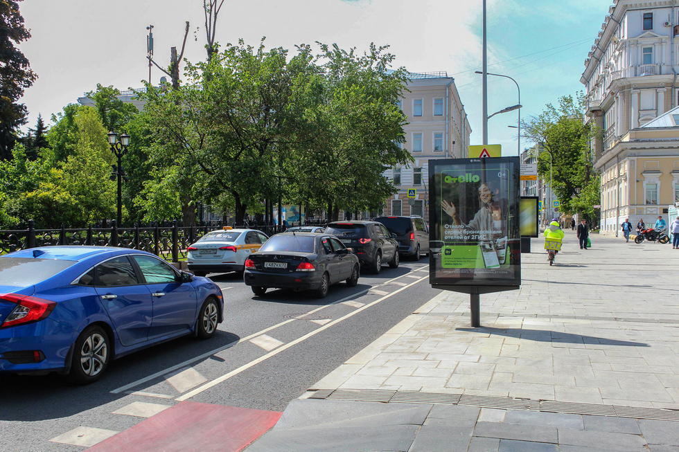 Фотография рекламного носителя, тип: Ситиформат 1.8x1.2, адрес: Страстной б-р., д.11-13, Москва, Россия. Сторона А1-А5 №576530